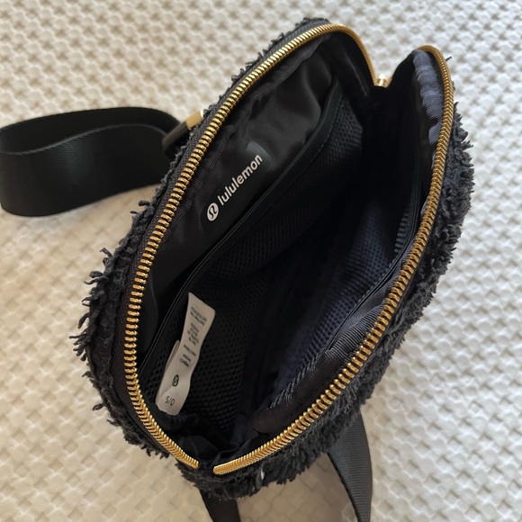 Lululemon Fleece Everywhere Belt Bag 1L BLACK - Picture 5 of 5